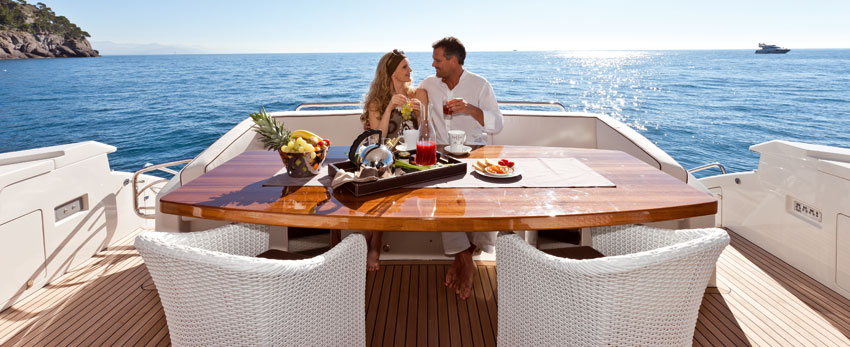 slide3_yachtlife slide3_yachtlife